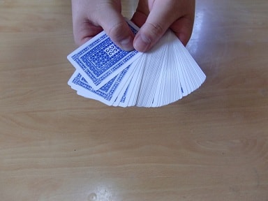 選んだカードを当てるマジック1